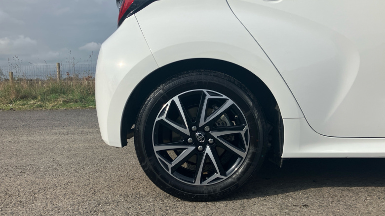 Toyota Yaris 1.5 Hybrid Design 5dr CVT Hybrid Hatchback